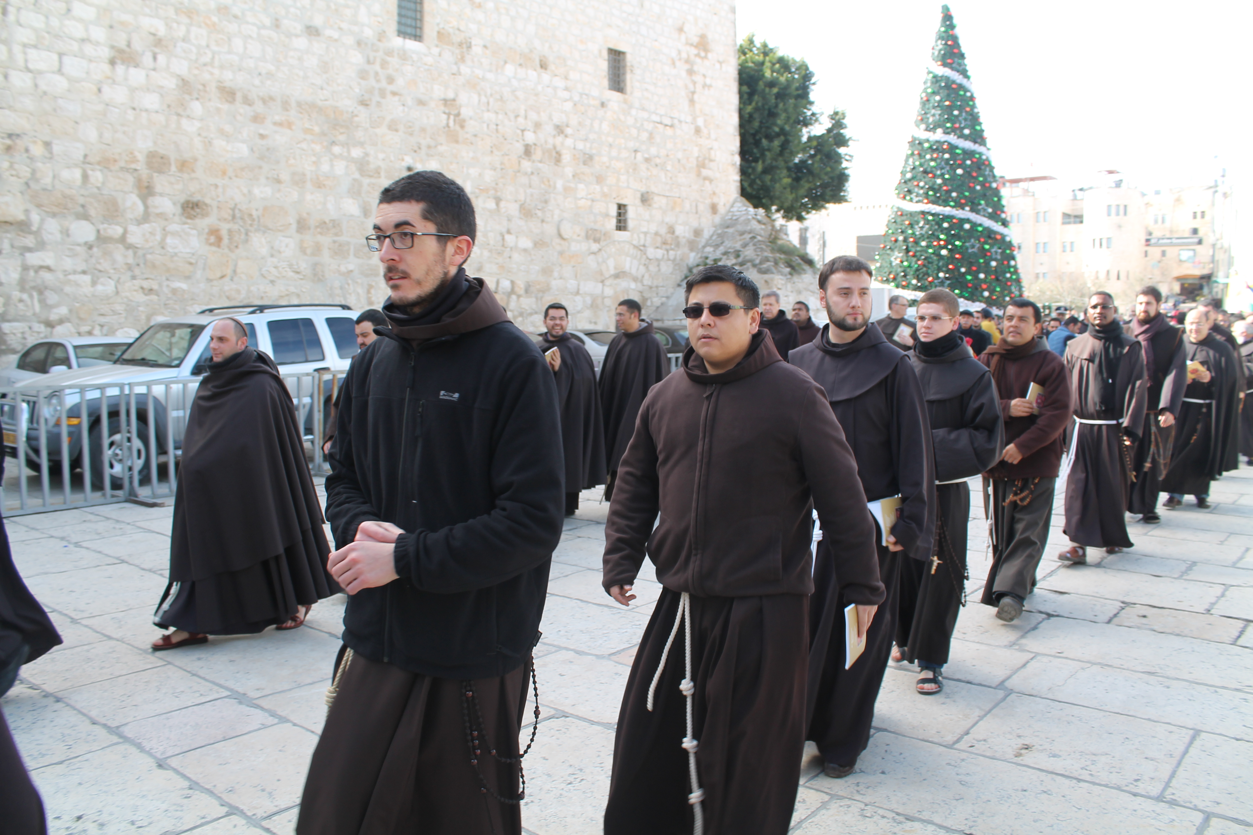 رئيسة وأعضاء بلدية بيت لحم يستقبلون حارس الأراضي المقدسة بمناسبة عيد الغطاس