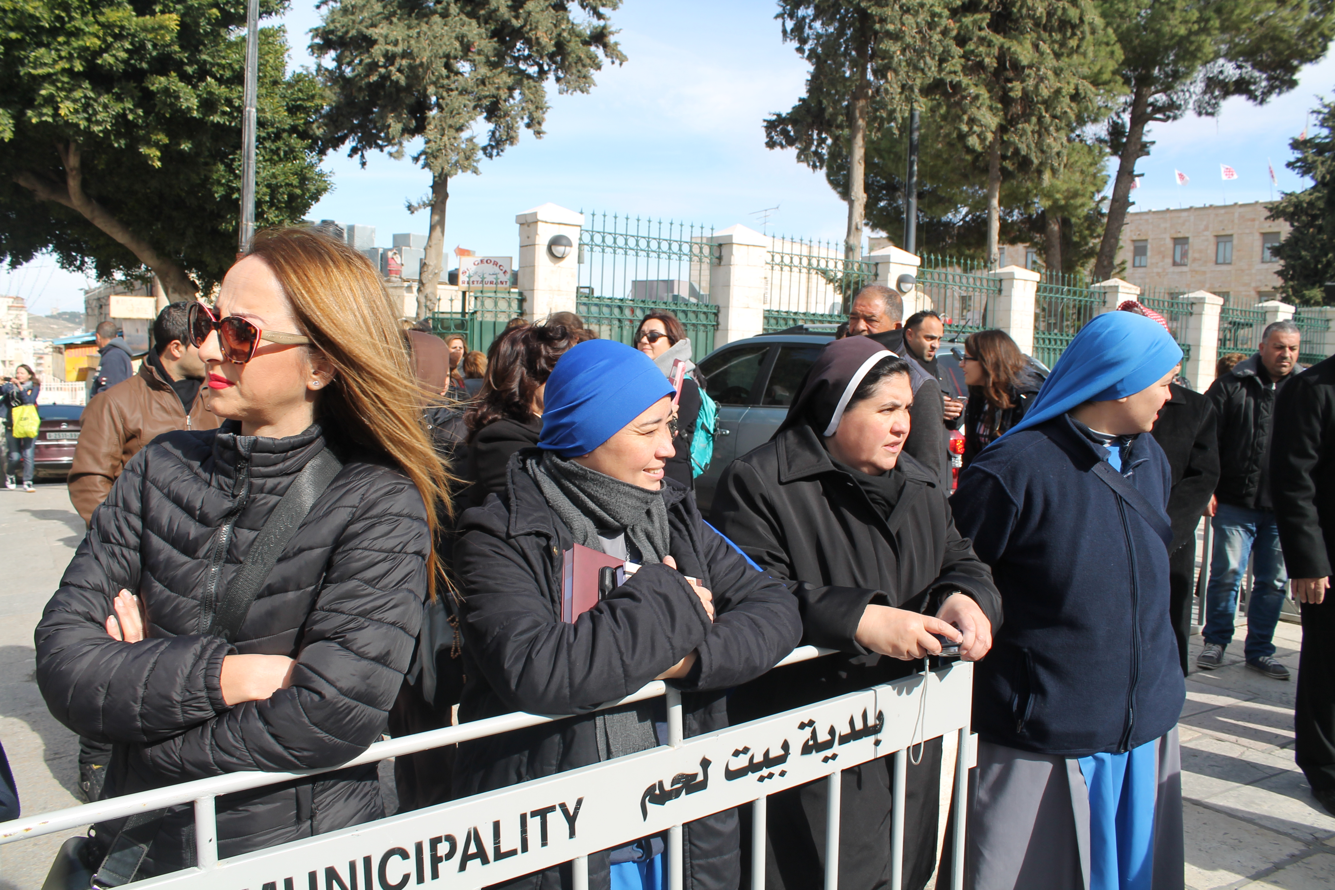 رئيسة وأعضاء بلدية بيت لحم يستقبلون حارس الأراضي المقدسة بمناسبة عيد الغطاس