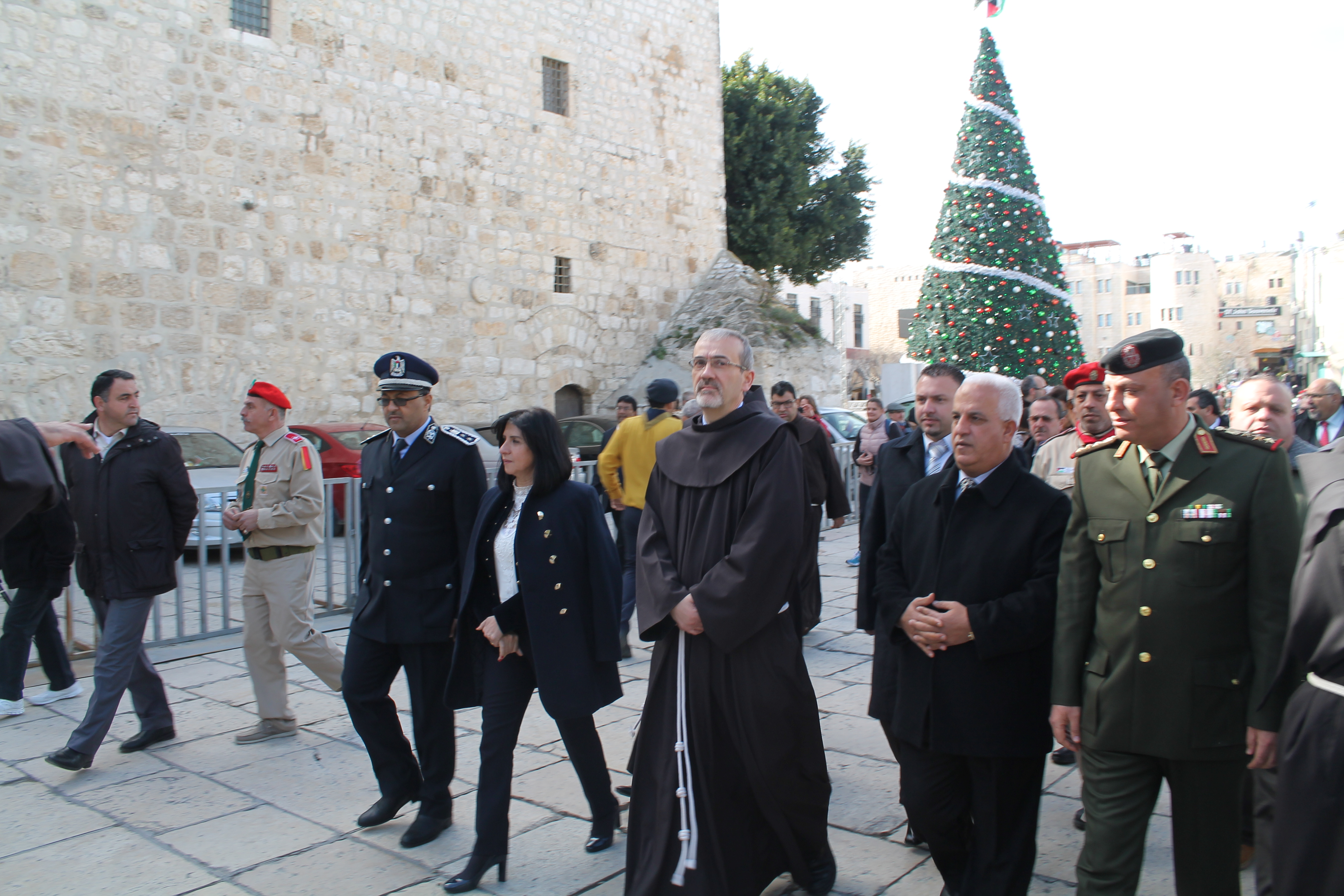 رئيسة وأعضاء بلدية بيت لحم يستقبلون حارس الأراضي المقدسة بمناسبة عيد الغطاس