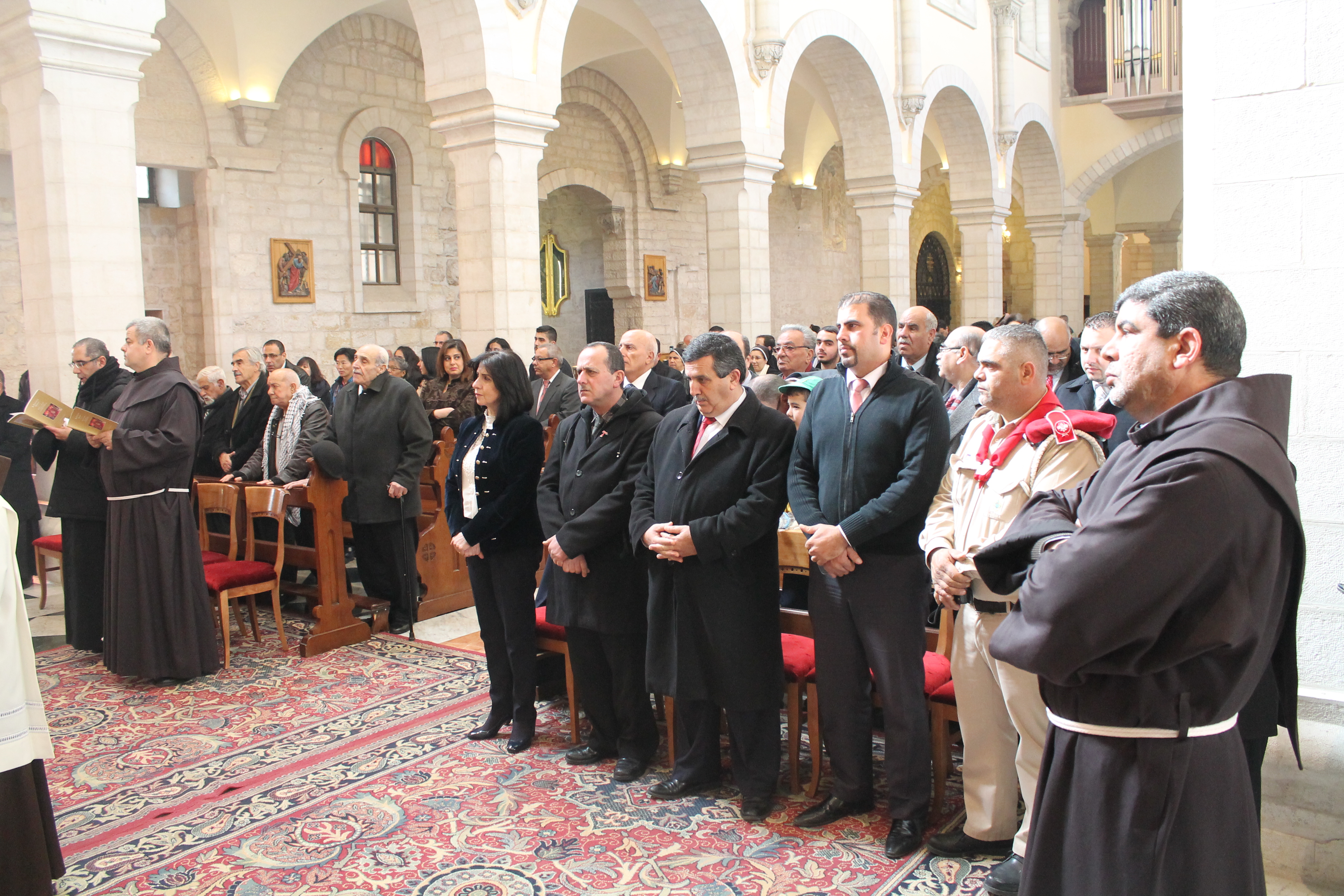 رئيسة وأعضاء بلدية بيت لحم يستقبلون حارس الأراضي المقدسة بمناسبة عيد الغطاس