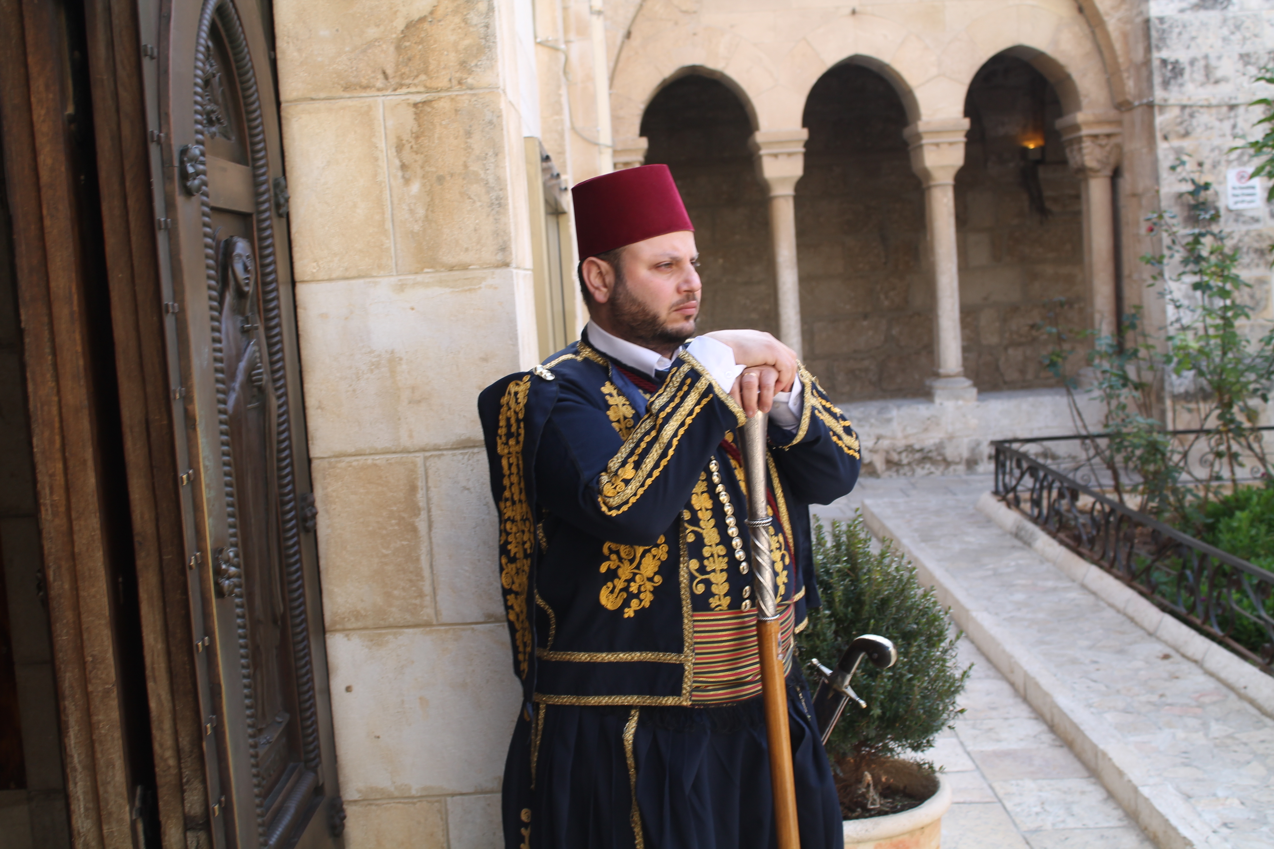 رئيسة وأعضاء بلدية بيت لحم يستقبلون حارس الأراضي المقدسة بمناسبة عيد الغطاس