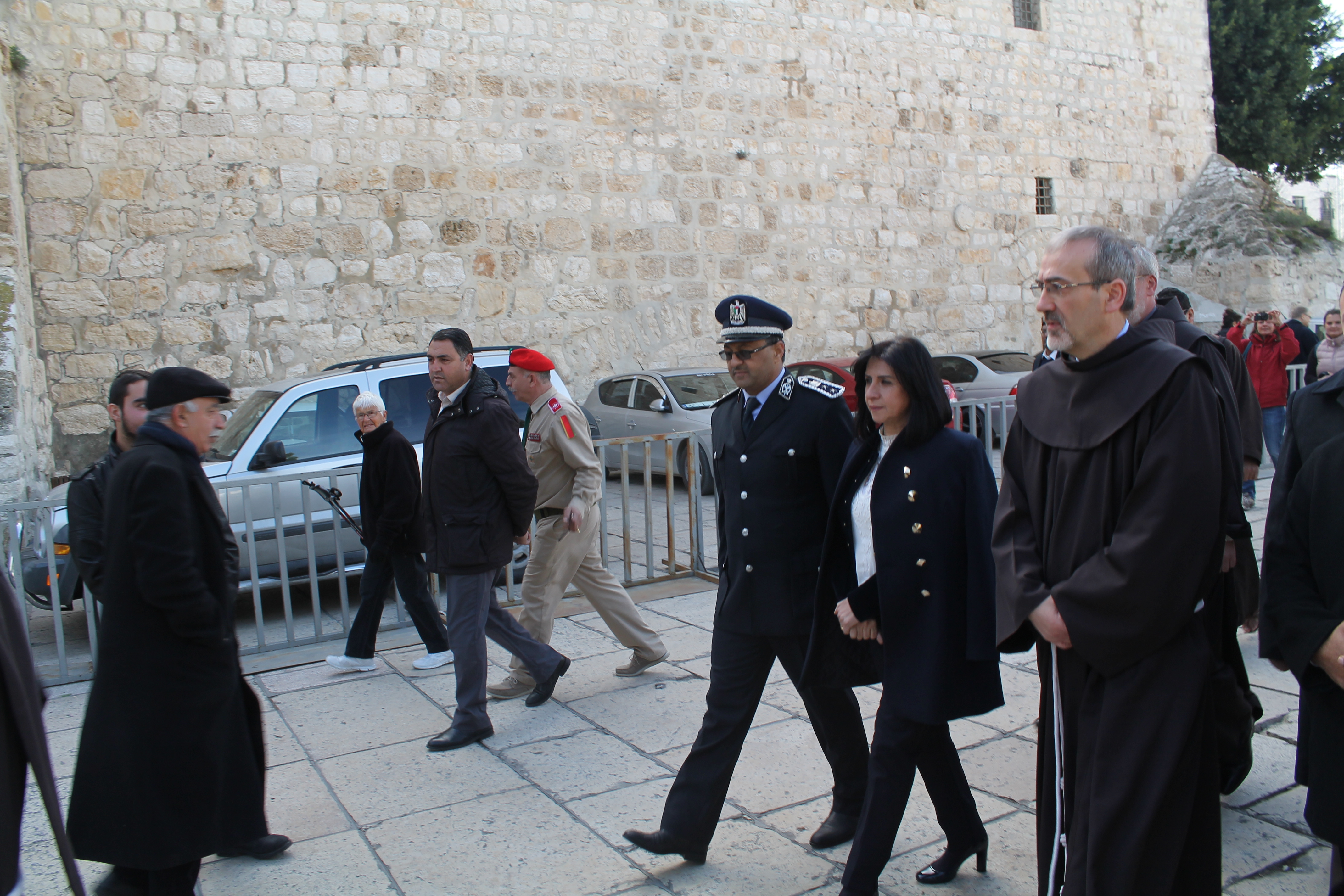 رئيسة وأعضاء بلدية بيت لحم يستقبلون حارس الأراضي المقدسة بمناسبة عيد الغطاس