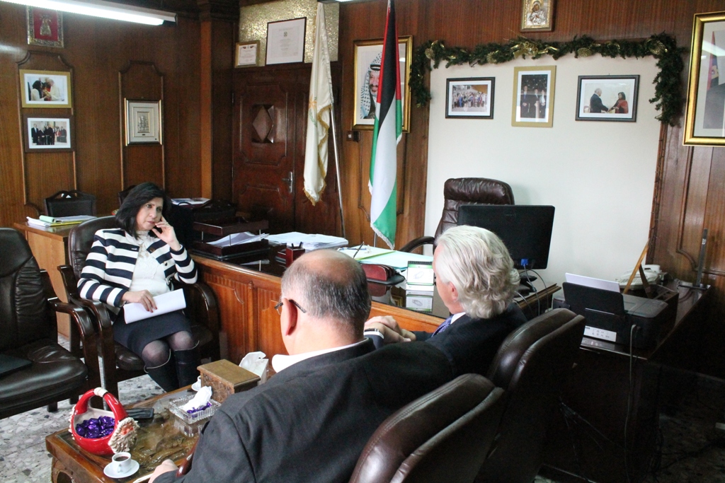 رئيسة بلدية بيت لحم تستقبل سفير منظمة مالطا وبدوره يبلغها قرار حكومته بتكريمها الشهر القادم