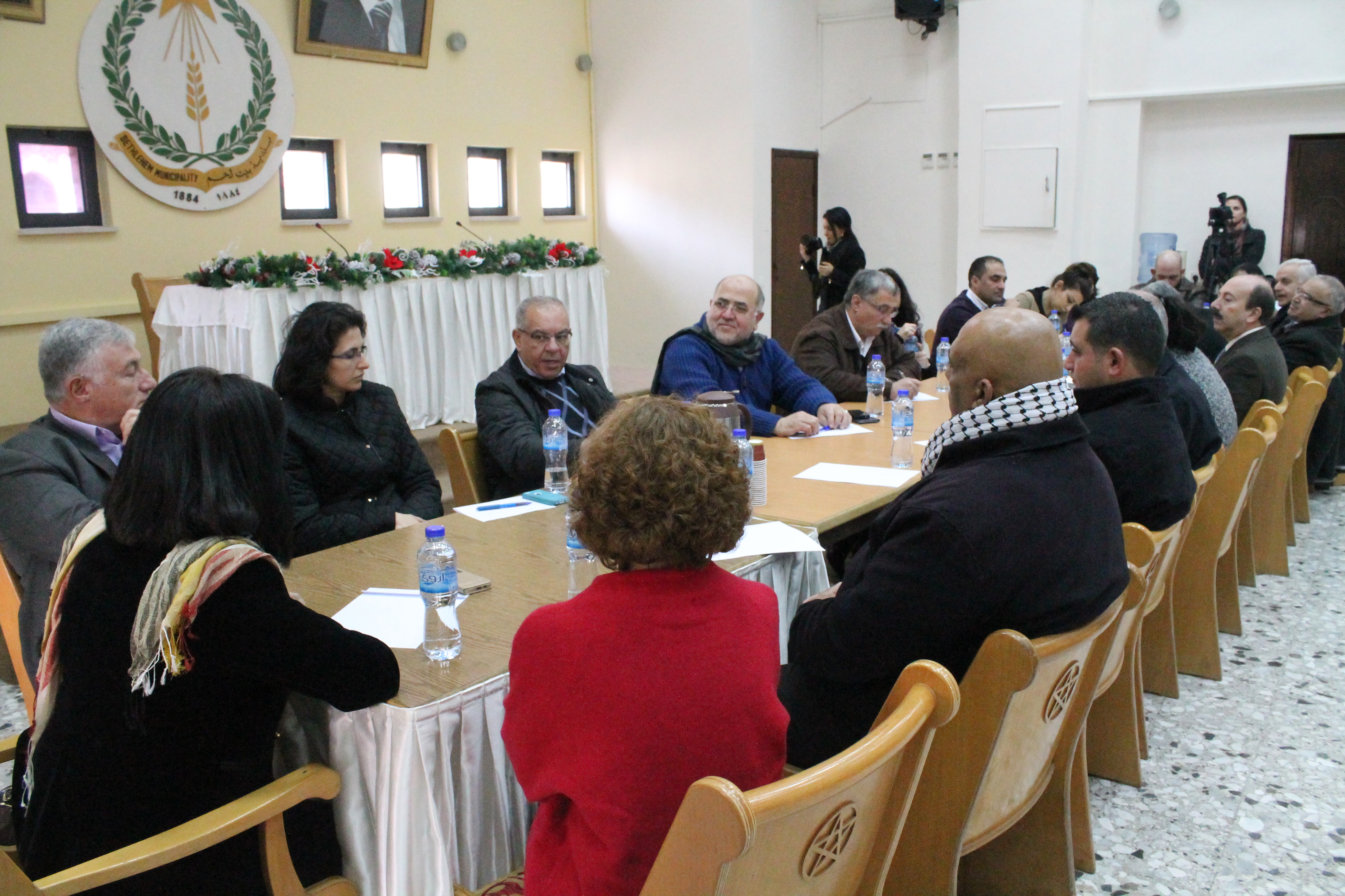 إجتماع في بلدية بيت لحم لمناقشة تفاصيل المرحلتين الثانية والثالثة من مشروع إعادة تأهيل وإحياء سوق بيت لحم القديم 