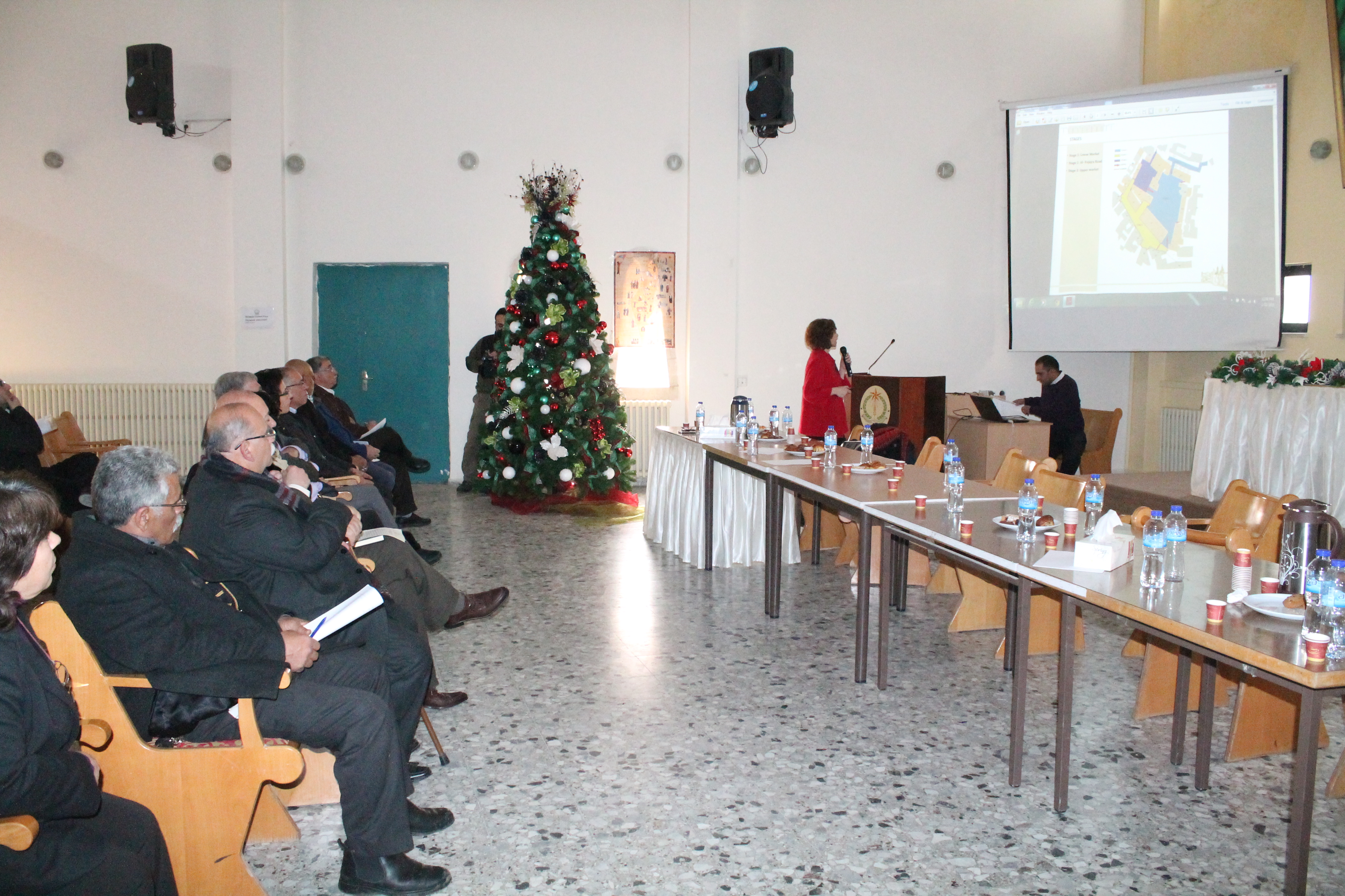 إجتماع في بلدية بيت لحم لمناقشة تفاصيل المرحلتين الثانية والثالثة من مشروع إعادة تأهيل وإحياء سوق بيت لحم القديم 