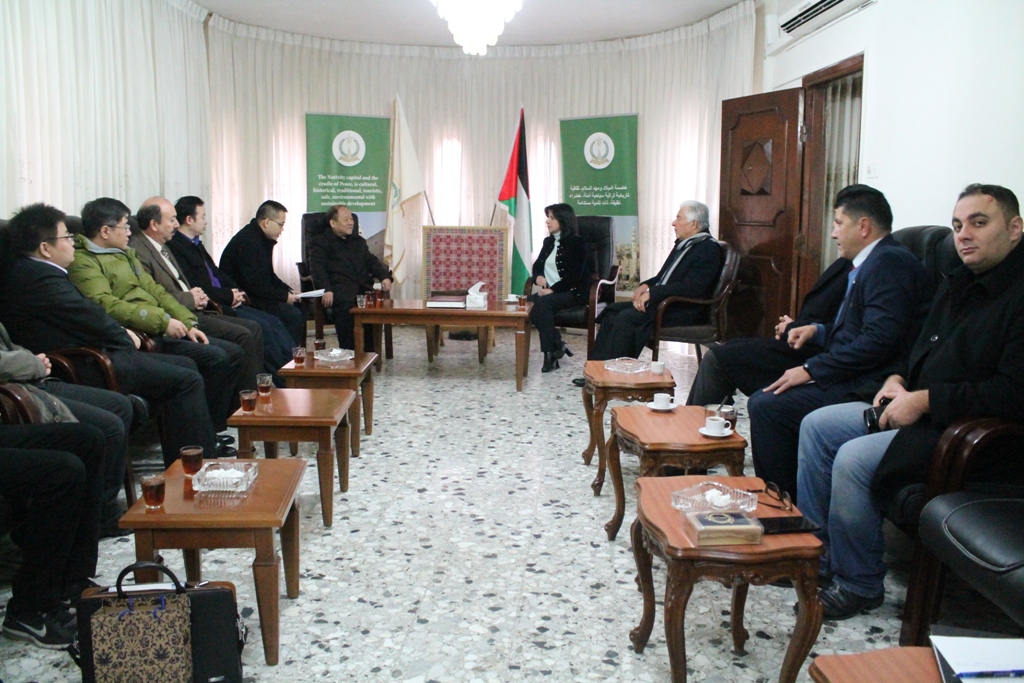 بابون تستقبل وفد دائرة العلاقات الخارجية للجنة المركزية للحزب الشيوعي الصيني وتطلعهم على واقع المدينة وعمل البلدية 