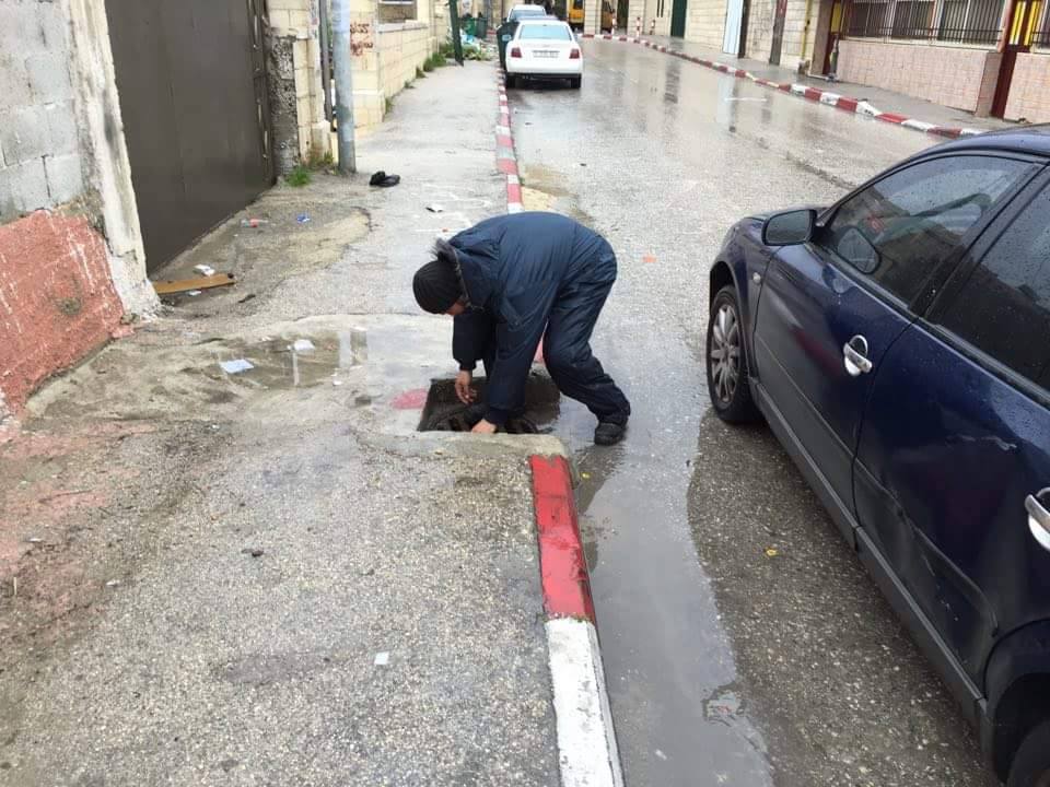 المحافظة تتفقد سير عمل فريق طوارئ بلدية بيت لحم الذي بدوره تعامل مع العديد من الحالات الطارئة 