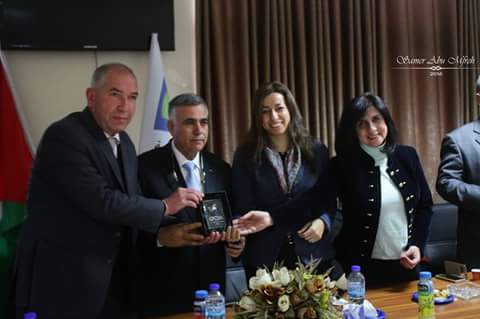 مشروع إدارة النفايات الصلبة جنوب الضفة الغربية الممول من البنك الدولي يحصل على جائزة أفضل مشروع على مستوى العالم و للدول المشابهة لفلسطين 