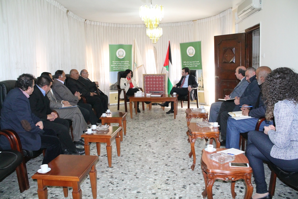 في اطار زيارته الأولى إلى بلدية بيت لحم وزير الثقافة يلتقي بابون ويتناقشان حول ترشيح بيت لحم عاصمة الثقافة العربية 2020