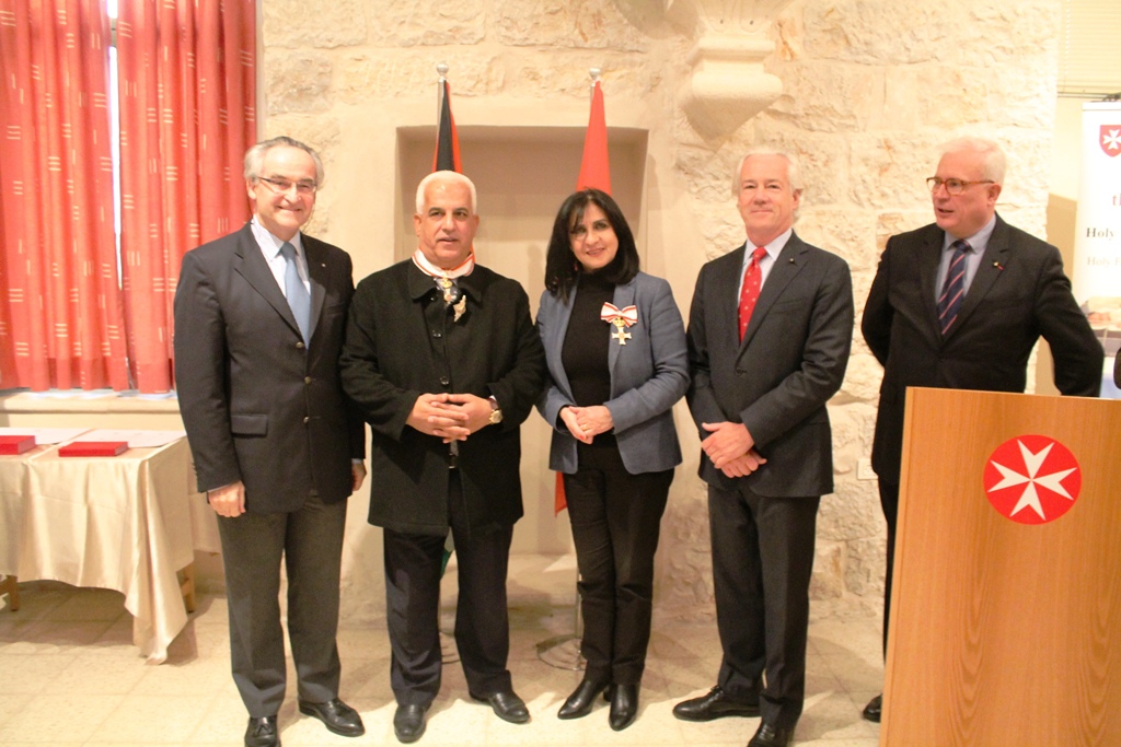 منظمة مالطا ذات السيادة تمنح وسامها لمحافظ محافظة بيت لحم ورئيسة بلدية بيت لحم  في حفل نُظم في مستشفى العائلة المقدسة 