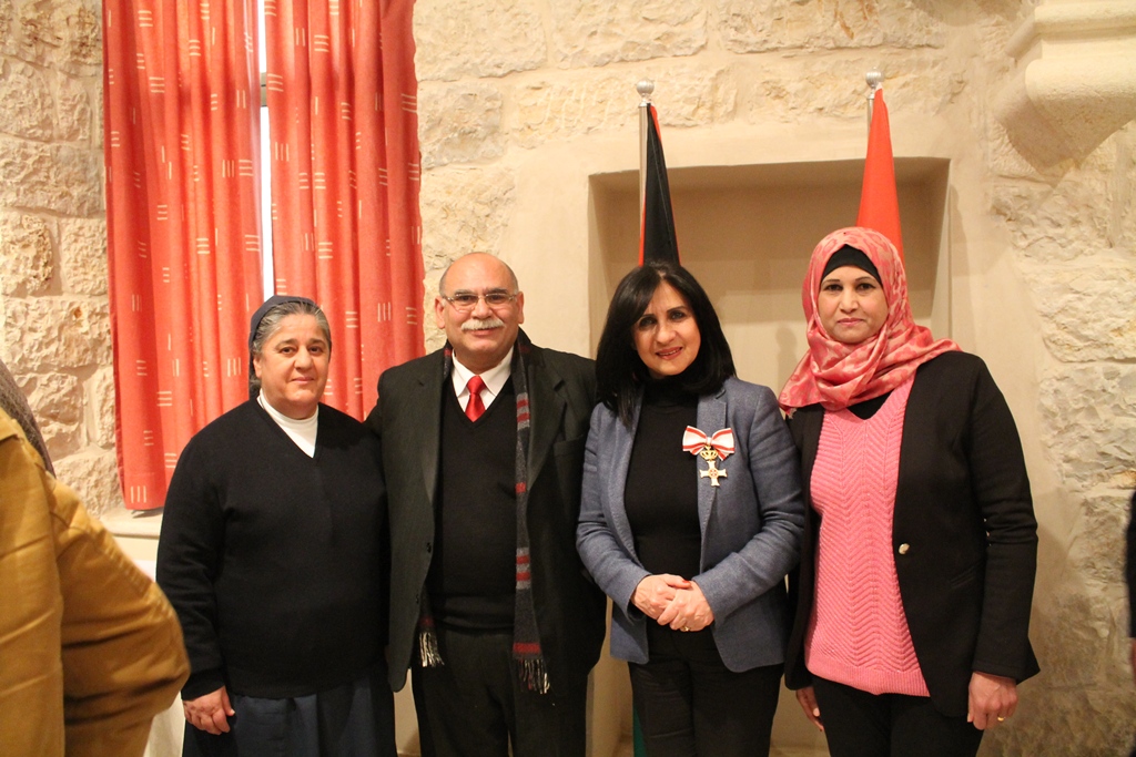 منظمة مالطا ذات السيادة تمنح وسامها لمحافظ محافظة بيت لحم ورئيسة بلدية بيت لحم  في حفل نُظم في مستشفى العائلة المقدسة 