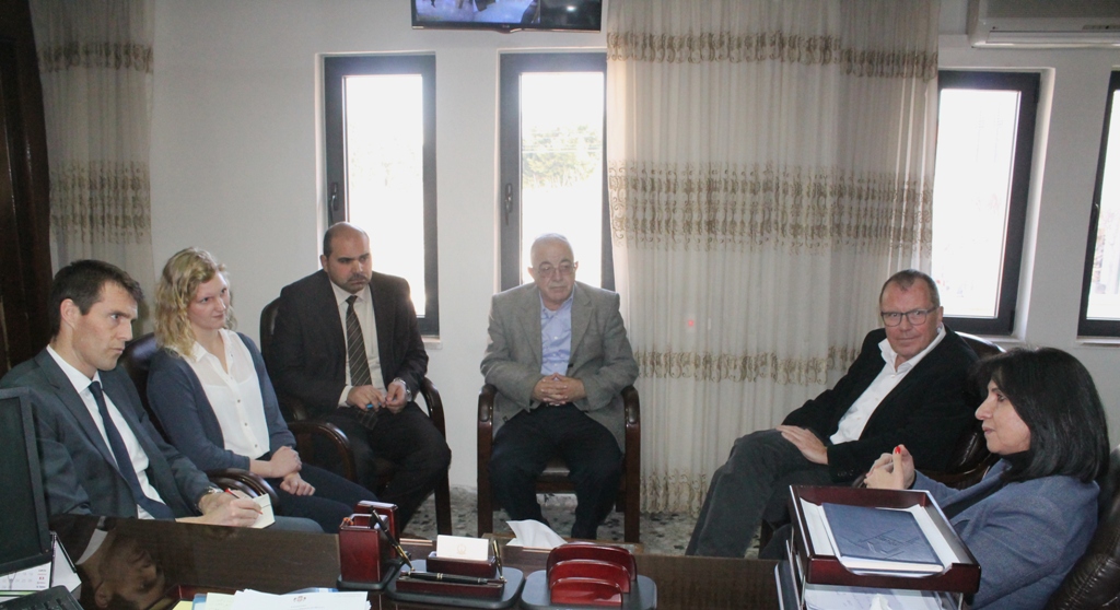 رئيسة بلدية بيت لحم تلتقي بممثل الدنمارك لدى دولة فلسطين وتطلعه على إنجازات البلدية وتحديات المدينة 