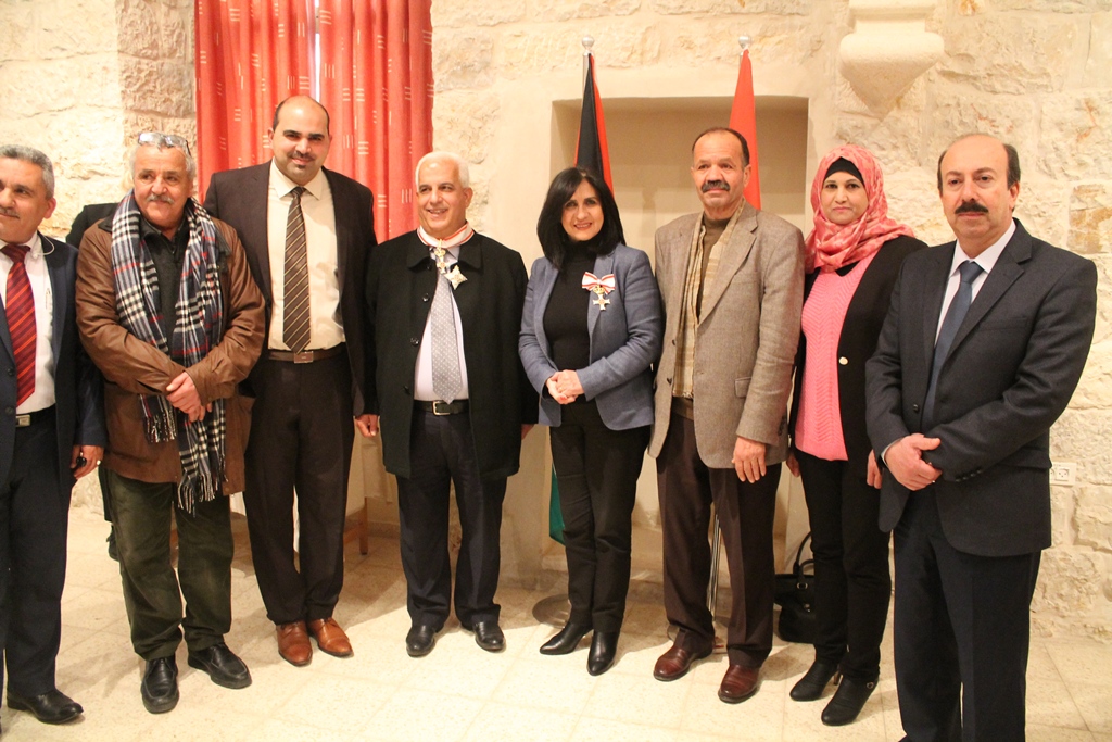 منظمة مالطا ذات السيادة تمنح وسامها لمحافظ محافظة بيت لحم ورئيسة بلدية بيت لحم  في حفل نُظم في مستشفى العائلة المقدسة 