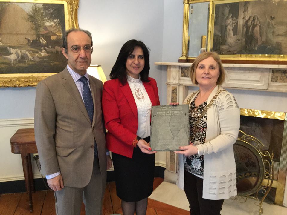 رئيسة بلدية بيت لحم تزور إيرلندا وتلتقي عدد من الشخصيات الإعتبارية بهدف دعم طلبة جامعة بيت لحم 