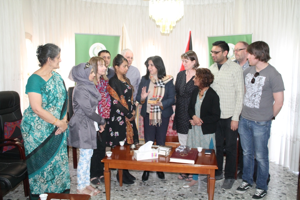 وفدٌ من الإتحاد الوطني للمعلمين من المملكة المتحدة يزور بلدية بيت لحم ويلتقي بابون