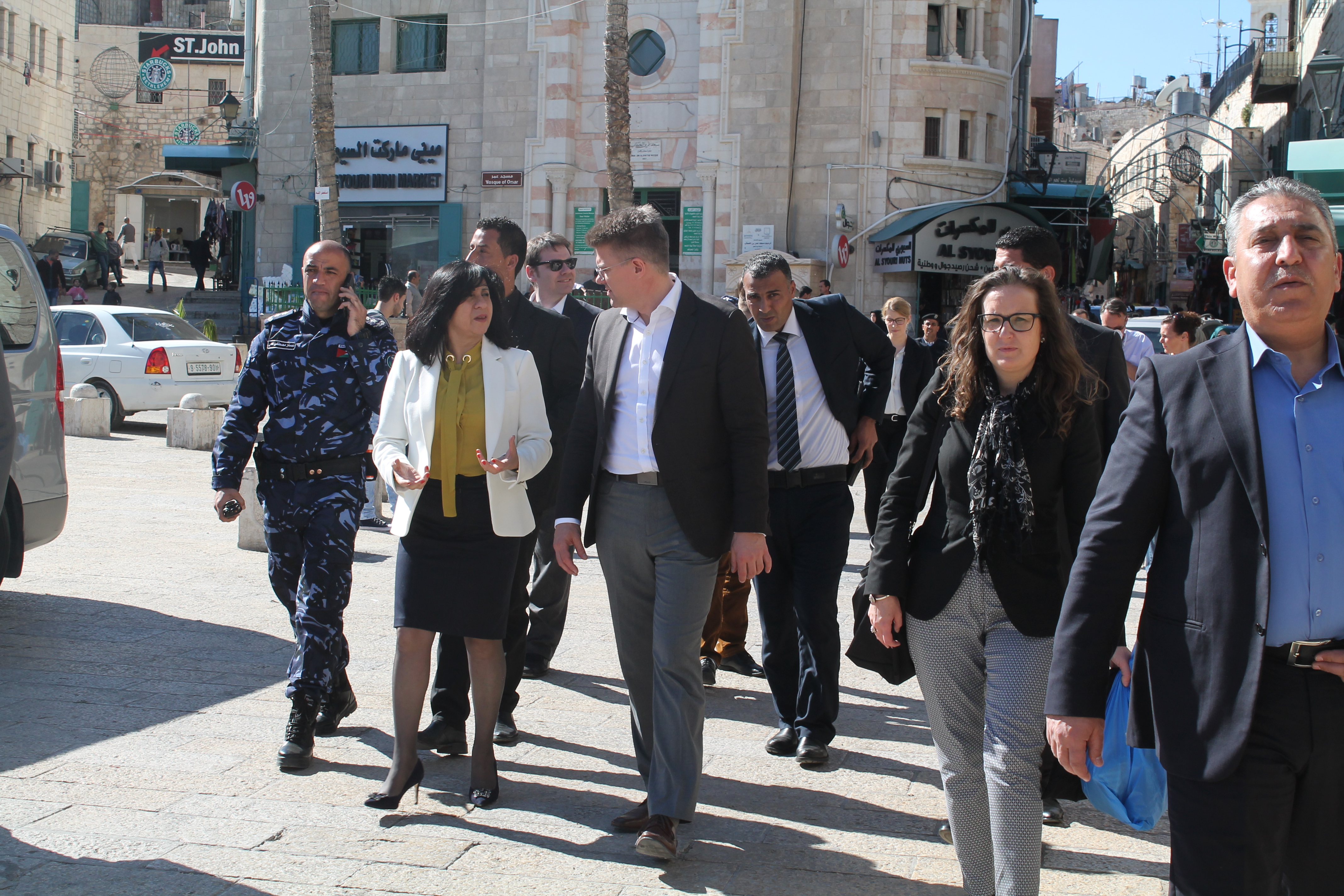 رئيسة بلدية بيت لحم تستقبل وزير خارجية أيسلندا وتطلعه على تحديات المدينة وترشيحها كعاصمة للثقافة العربية 