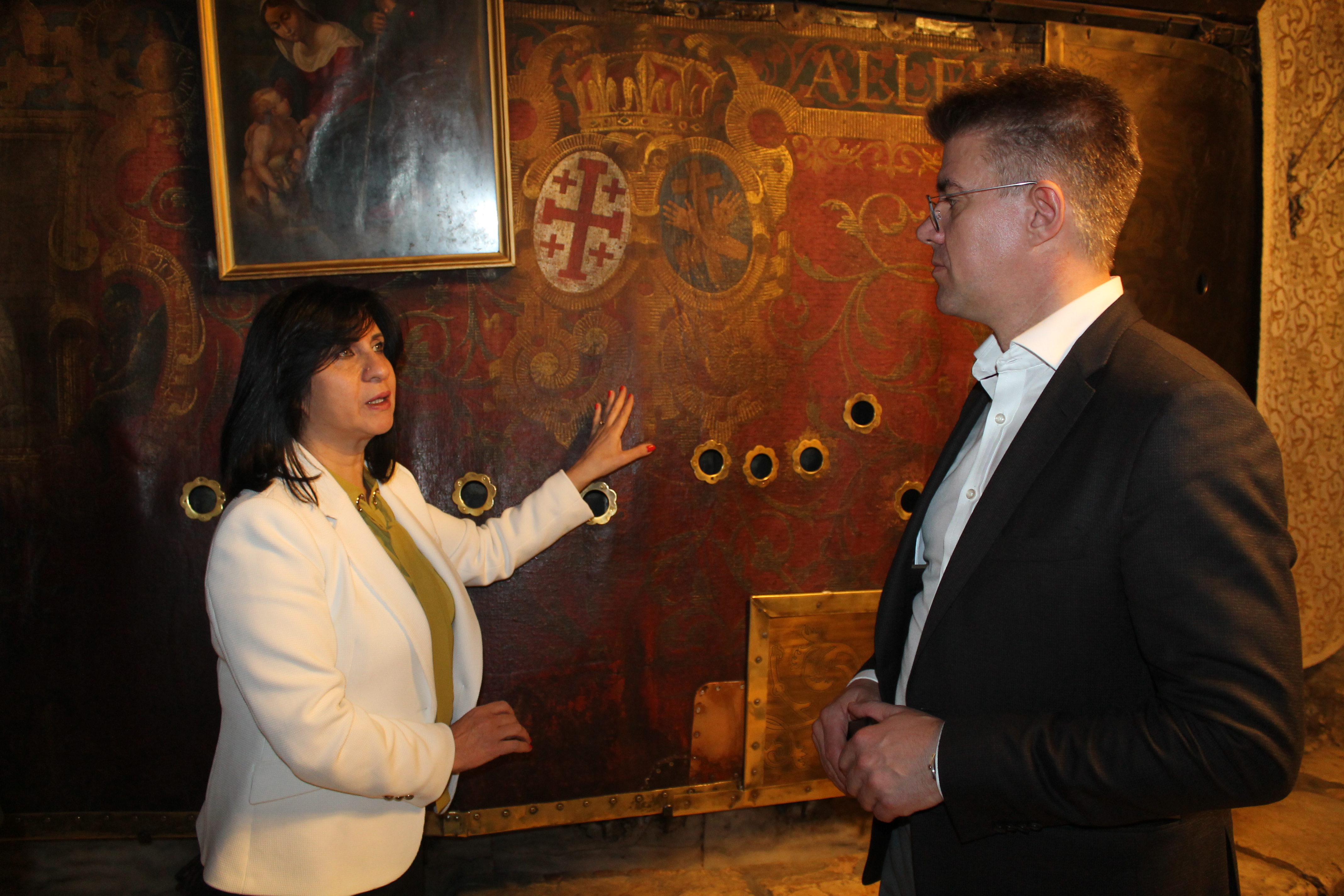 رئيسة بلدية بيت لحم تستقبل وزير خارجية أيسلندا وتطلعه على تحديات المدينة وترشيحها كعاصمة للثقافة العربية 