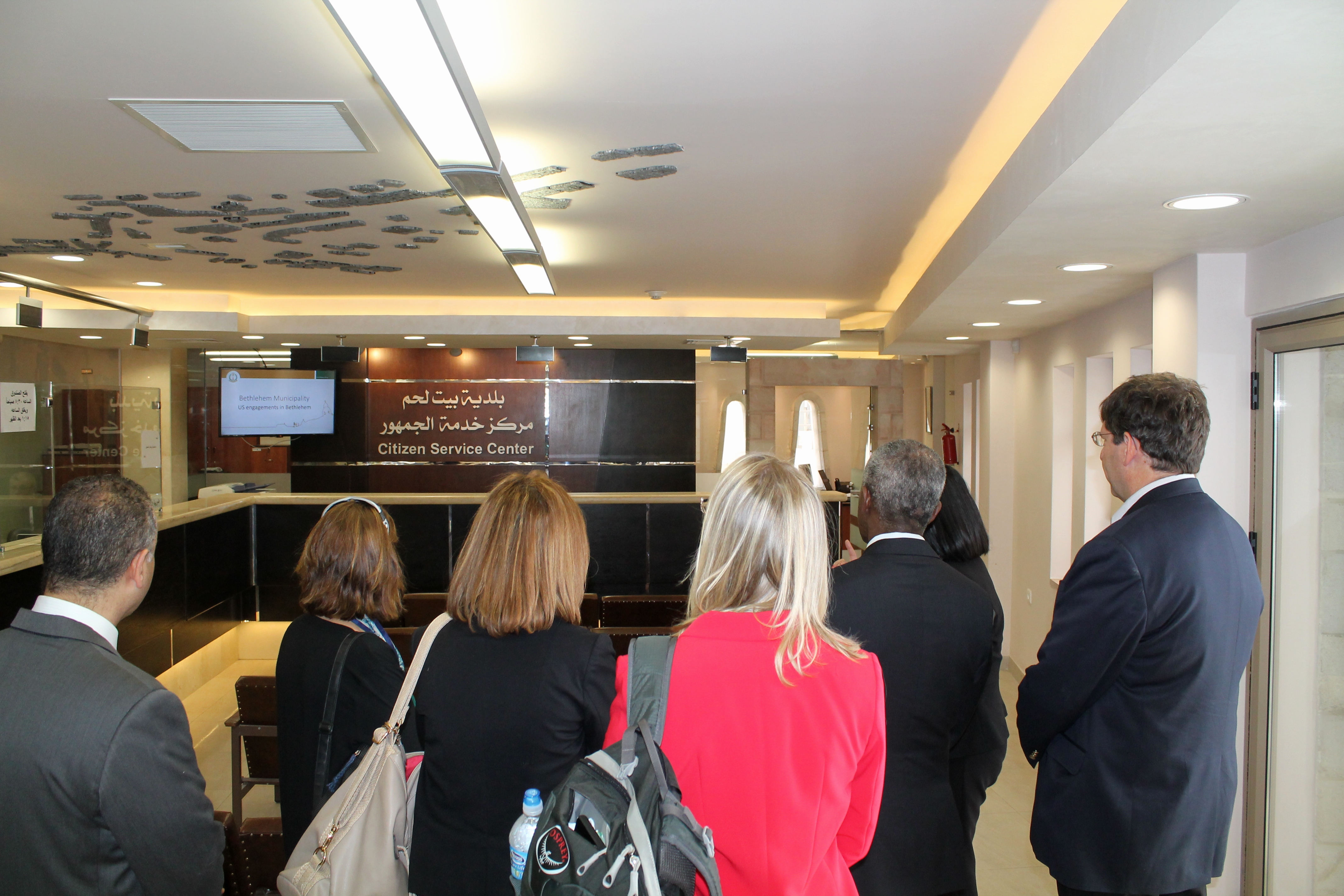 رئيسة بلدية بيت لحم تطلع المحامي العام للوكالة الأمريكية على واقع بيت لحم وتطالبه بالضغط على بلاده لتحقيق العدالة