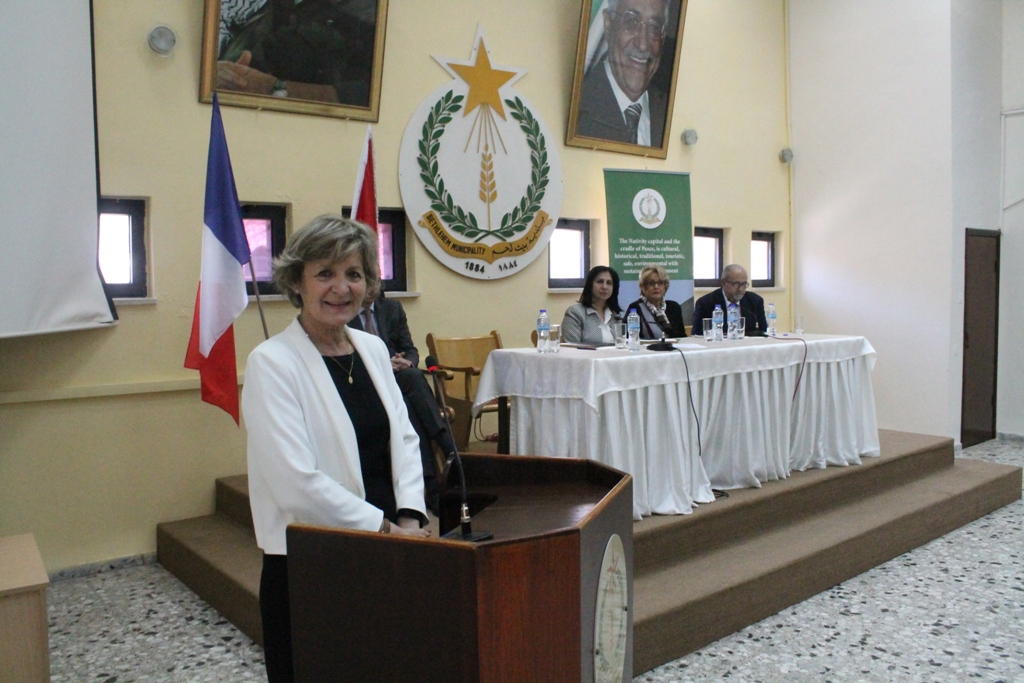 رئيستا بلديتي بيت لحم ولورد الفرنسية توقعان إتفاقية تعاون في مجالات عدة 