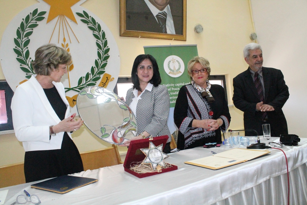 رئيستا بلديتي بيت لحم ولورد الفرنسية توقعان إتفاقية تعاون في مجالات عدة 