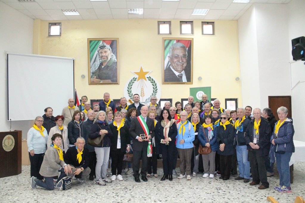 رئيس بلدية كيفاسو الإيطالية والقنصل الفلسطيني في ميلانو يلتقيان بابون في دار بلدية بيت لحم