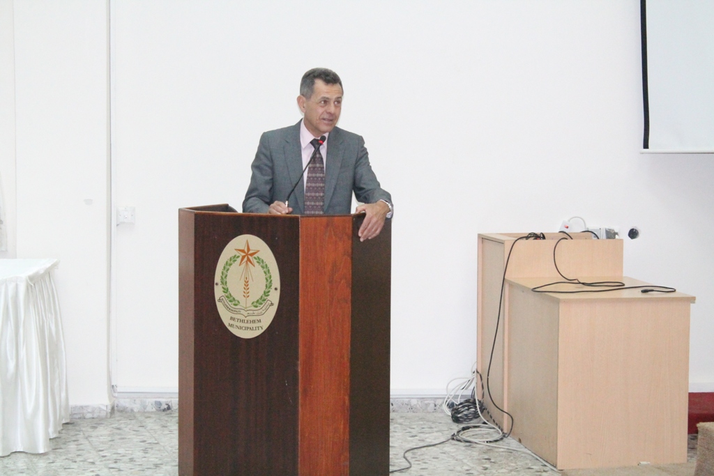 رئيس بلدية كيفاسو الإيطالية والقنصل الفلسطيني في ميلانو يلتقيان بابون في دار بلدية بيت لحم