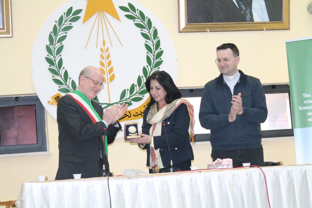 رئيس بلدية كيفاسو الإيطالية والقنصل الفلسطيني في ميلانو يلتقيان بابون في دار بلدية بيت لحم