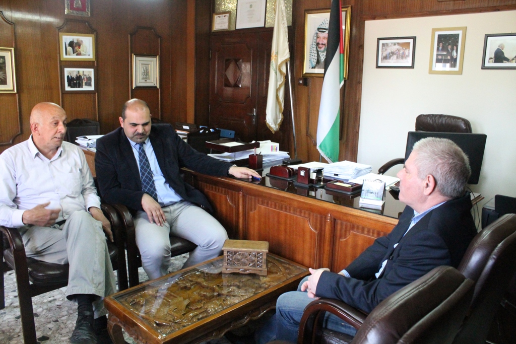 نائب رئيسة بلدية بيت لحم يستقبل رئيس بلدية تانكو الفرنسية ويطلعه على واقع مدينة بيت لحم وإنجازات المجلس البلدي 