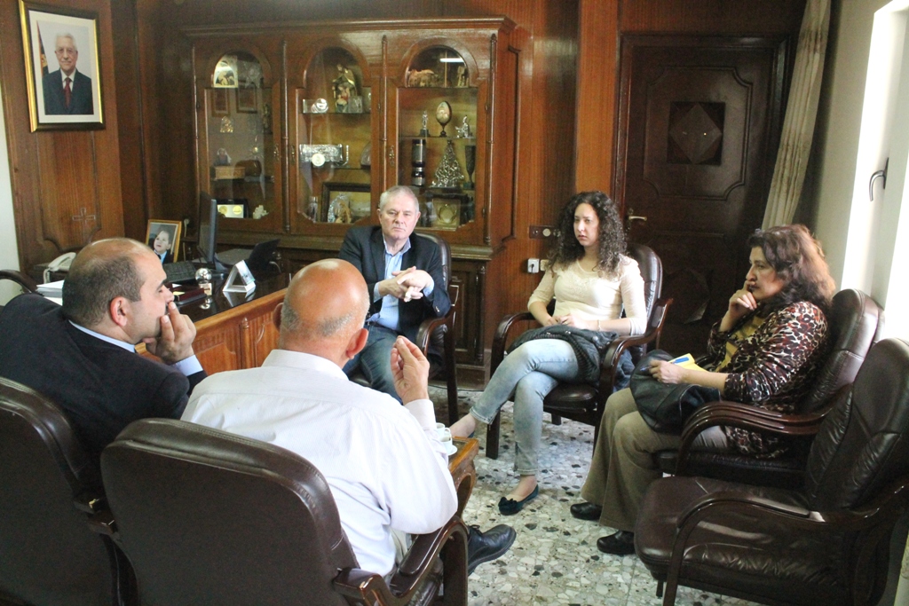 نائب رئيسة بلدية بيت لحم يستقبل رئيس بلدية تانكو الفرنسية ويطلعه على واقع مدينة بيت لحم وإنجازات المجلس البلدي 