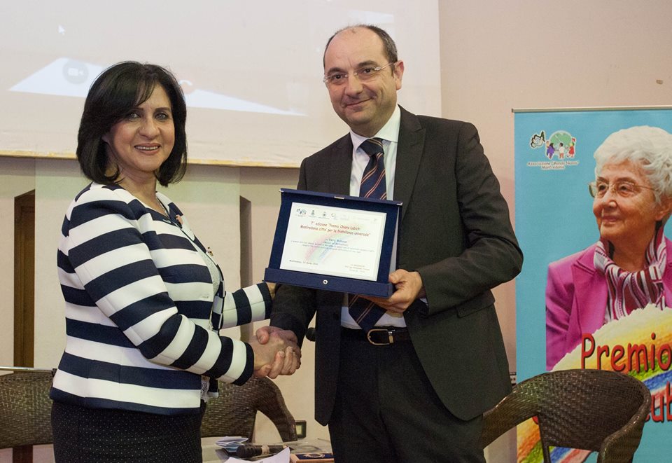 خلال جولتها في إيطاليا بابون تلتقي بعدد من الشخصيات الإيطالية وتُكَرم بجائزة كيارة لوبيك لدورها الرائد في المحافظة على قيم السلام