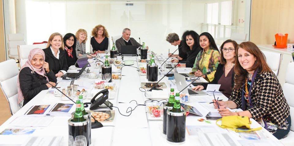 خلال جولتها في إيطاليا بابون تلتقي بعدد من الشخصيات الإيطالية وتُكَرم بجائزة كيارة لوبيك لدورها الرائد في المحافظة على قيم السلام