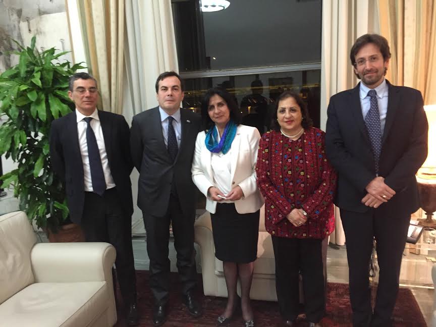 خلال جولتها في إيطاليا بابون تلتقي بعدد من الشخصيات الإيطالية وتُكَرم بجائزة كيارة لوبيك لدورها الرائد في المحافظة على قيم السلام