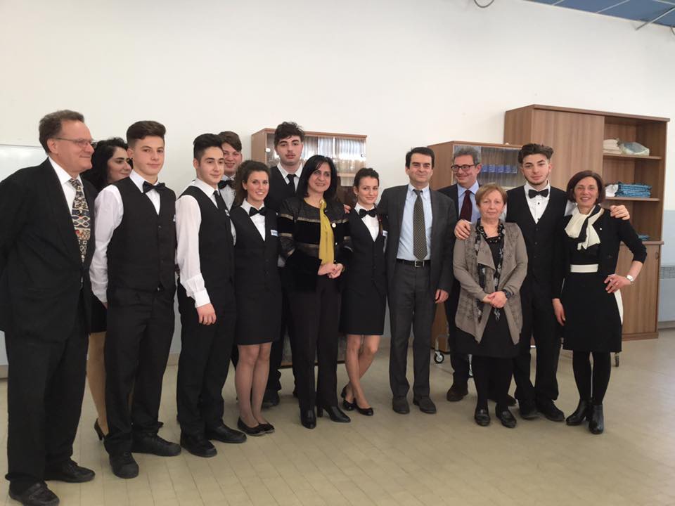 خلال جولتها في إيطاليا بابون تلتقي بعدد من الشخصيات الإيطالية وتُكَرم بجائزة كيارة لوبيك لدورها الرائد في المحافظة على قيم السلام