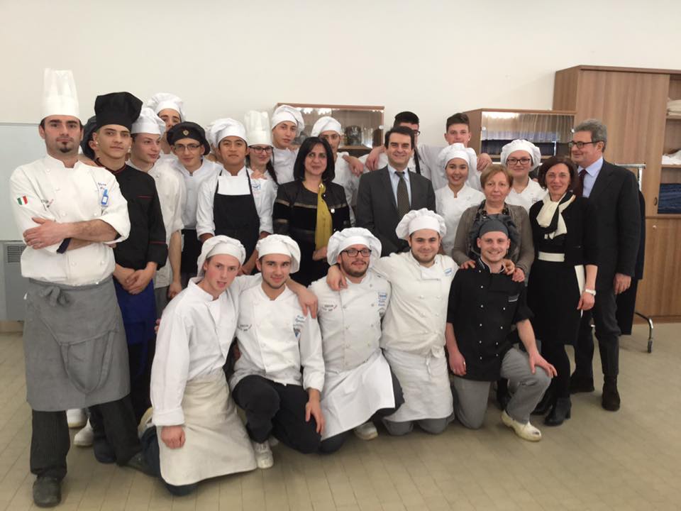 خلال جولتها في إيطاليا بابون تلتقي بعدد من الشخصيات الإيطالية وتُكَرم بجائزة كيارة لوبيك لدورها الرائد في المحافظة على قيم السلام