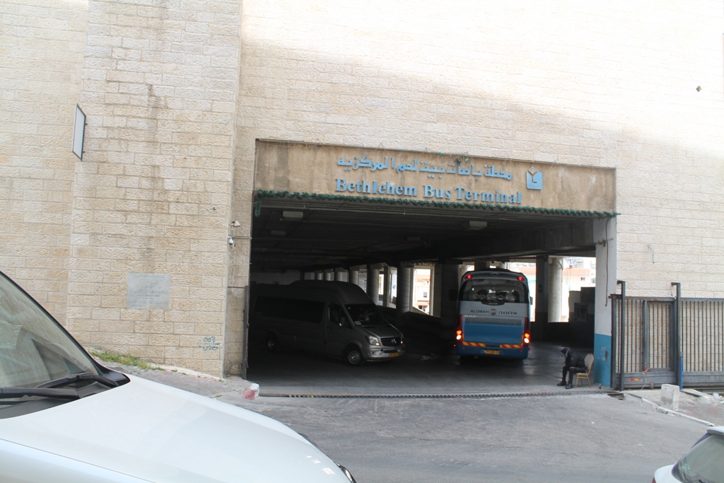 بابون : من حق المجلس البلدي الدفاع عن حقوق أهالي المدينة...... المحطة المركزية للباصات في بيت لحم بداية أزمة أم بداية حل ؟ 