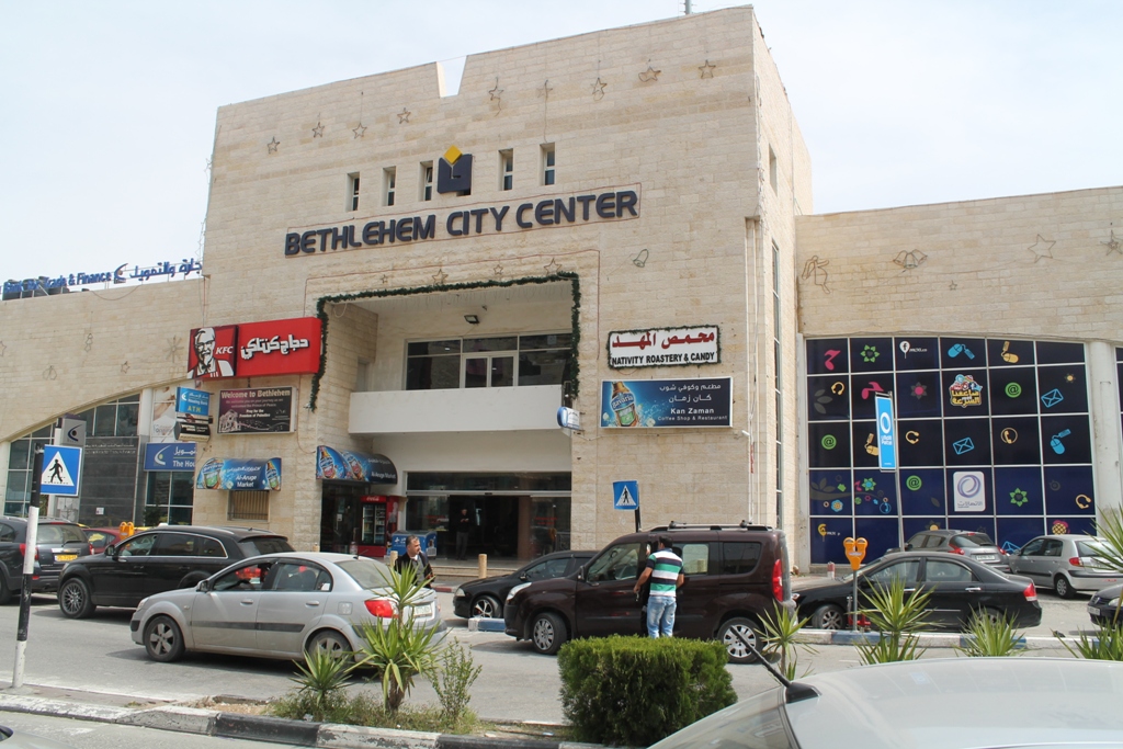 بابون : من حق المجلس البلدي الدفاع عن حقوق أهالي المدينة...... المحطة المركزية للباصات في بيت لحم بداية أزمة أم بداية حل ؟ 