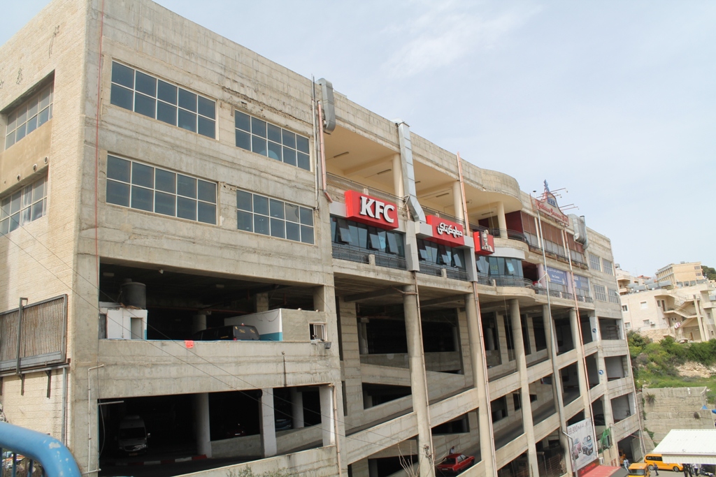 بابون : من حق المجلس البلدي الدفاع عن حقوق أهالي المدينة...... المحطة المركزية للباصات في بيت لحم بداية أزمة أم بداية حل ؟ 