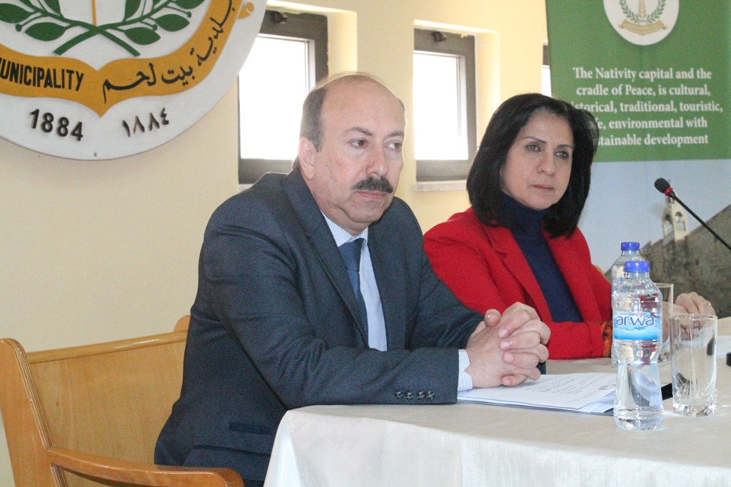بلدية بيت لحم تنظم لقاءً جماهيراً لعرض قضية محطة الباصات المركزية على مواطني ومؤسسات المدينة  