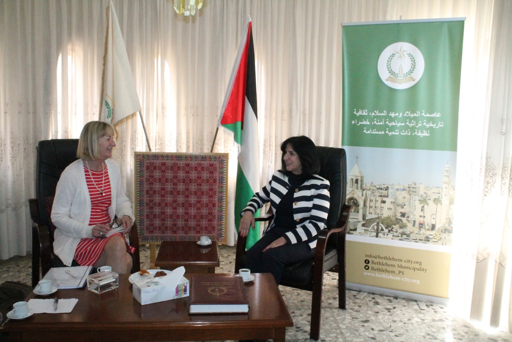  رئيسة بلدية بيت لحم ونائبها يلتقيان بوفد دنماركي من الحزب الديمقراطي بحضور مفوضية العلاقات الدولية والقواسمي