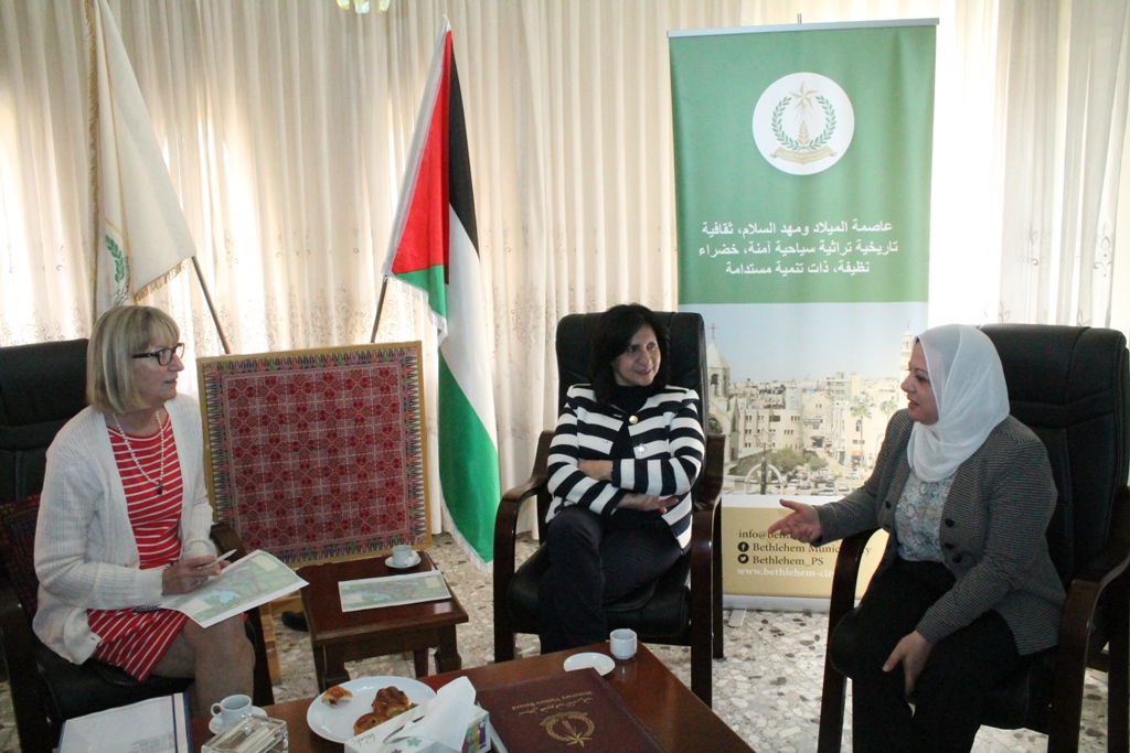 رئيسة بلدية بيت لحم ونائبها يلتقيان بوفد دنماركي من الحزب الديمقراطي بحضور مفوضية العلاقات الدولية والقواسمي