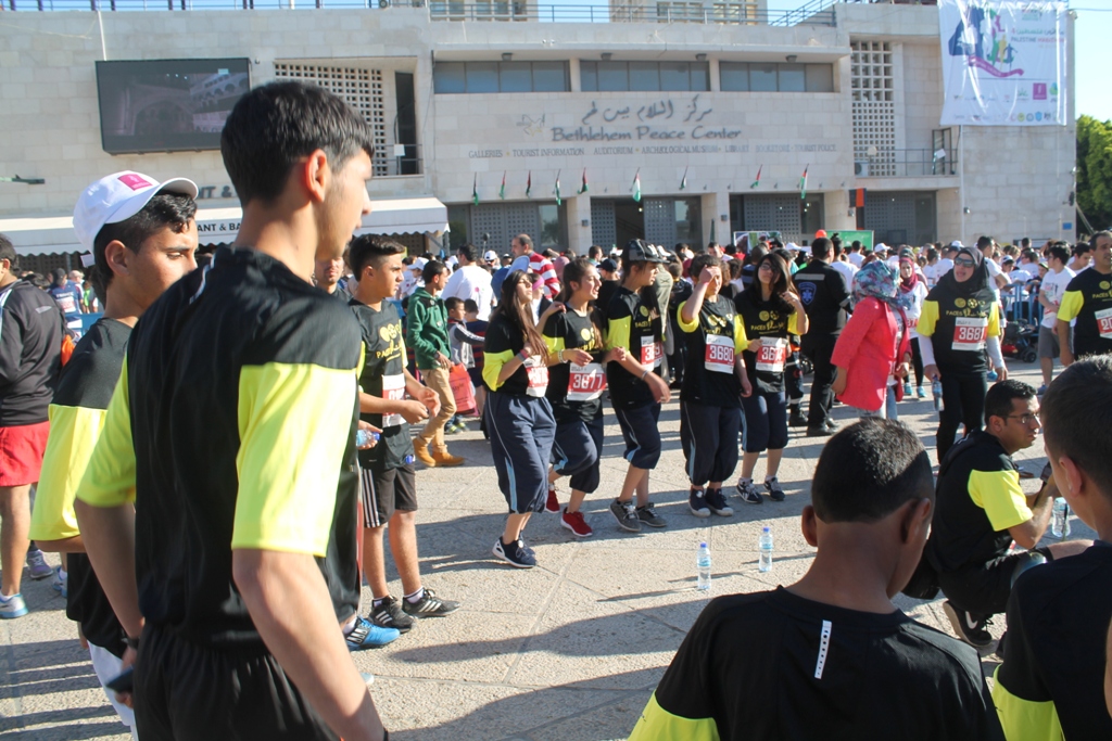 رئيسة بلدية بيت لحم تُطلق ماراثون فلسطين الرابع وتشارك عن فئة 10 كيلومتر للمطالبة بحق المرأة بالميراث  