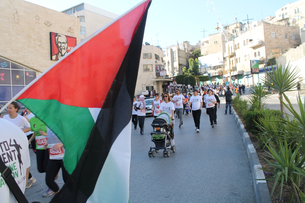 رئيسة بلدية بيت لحم تُطلق ماراثون فلسطين الرابع وتشارك عن فئة 10 كيلومتر للمطالبة بحق المرأة بالميراث  