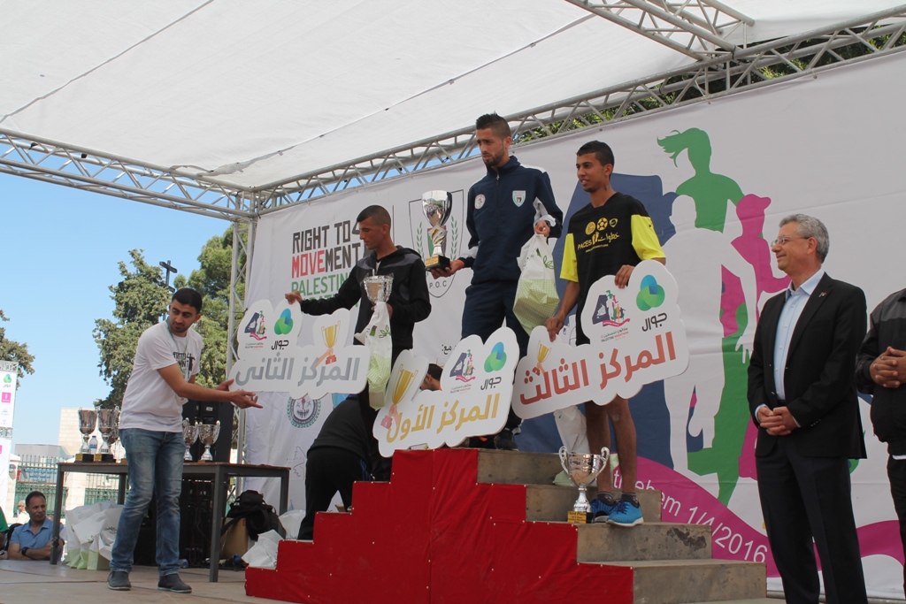 رئيسة بلدية بيت لحم تُطلق ماراثون فلسطين الرابع وتشارك عن فئة 10 كيلومتر للمطالبة بحق المرأة بالميراث  