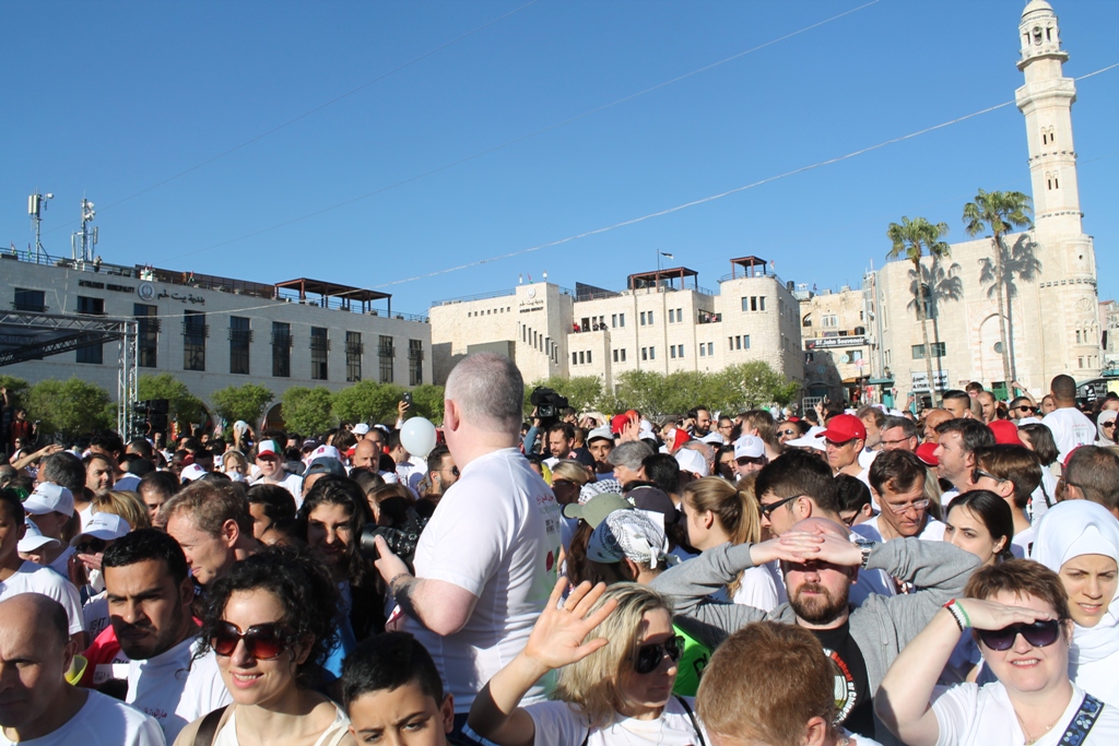 رئيسة بلدية بيت لحم تُطلق ماراثون فلسطين الرابع وتشارك عن فئة 10 كيلومتر للمطالبة بحق المرأة بالميراث  