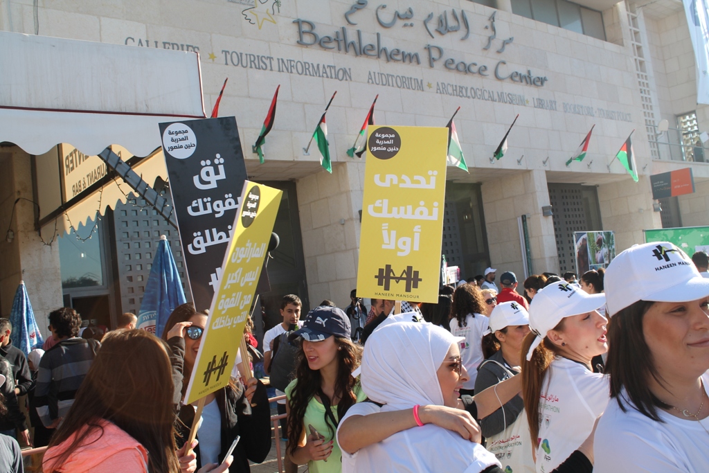 رئيسة بلدية بيت لحم تُطلق ماراثون فلسطين الرابع وتشارك عن فئة 10 كيلومتر للمطالبة بحق المرأة بالميراث  