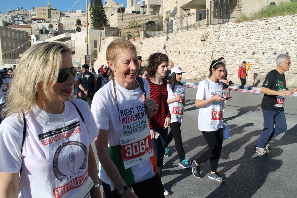 رئيسة بلدية بيت لحم تُطلق ماراثون فلسطين الرابع وتشارك عن فئة 10 كيلومتر للمطالبة بحق المرأة بالميراث  