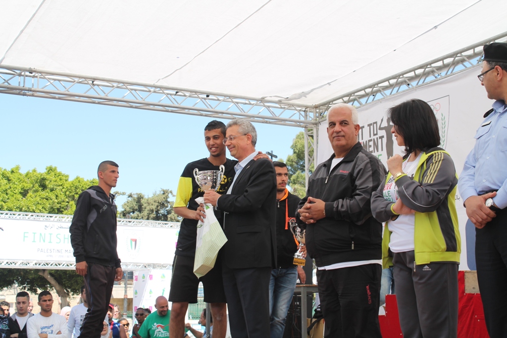 رئيسة بلدية بيت لحم تُطلق ماراثون فلسطين الرابع وتشارك عن فئة 10 كيلومتر للمطالبة بحق المرأة بالميراث  