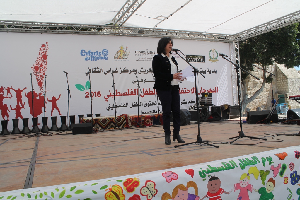 رئيسة بلدية بيت لحم تؤكد في المهرجان الإحتفالي ليوم الطفل الفلسطيني على حق الطفل بالعيش بكرامة 