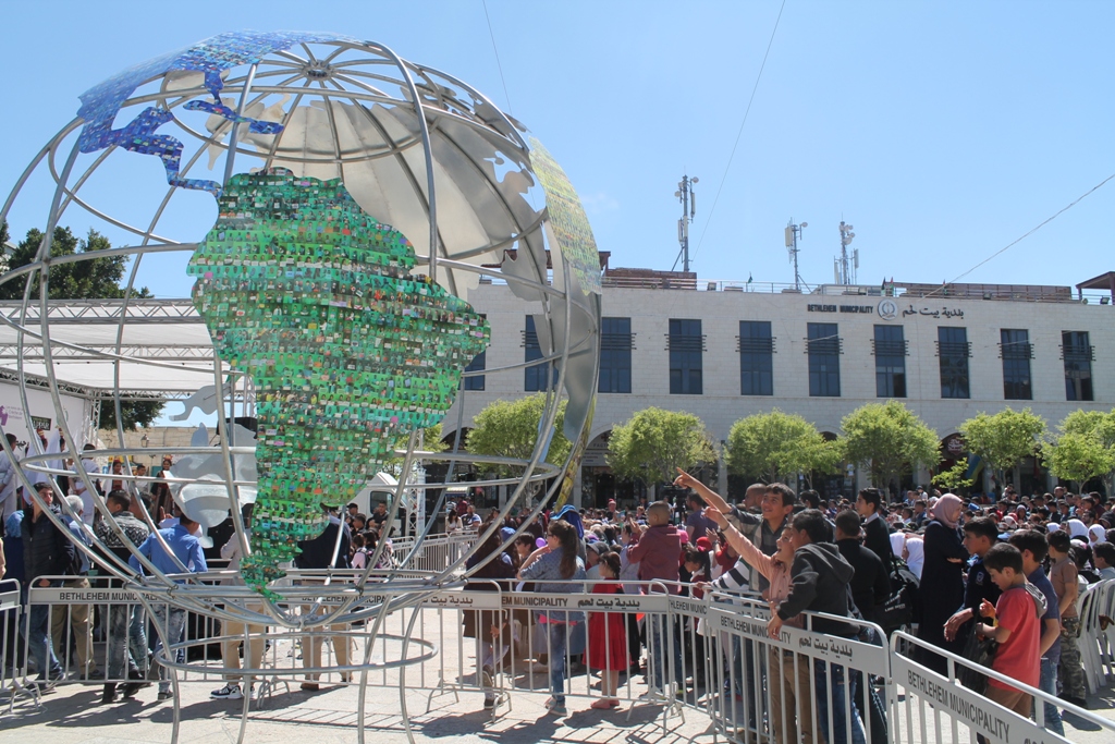 رئيسة بلدية بيت لحم تؤكد في المهرجان الإحتفالي ليوم الطفل الفلسطيني على حق الطفل بالعيش بكرامة 