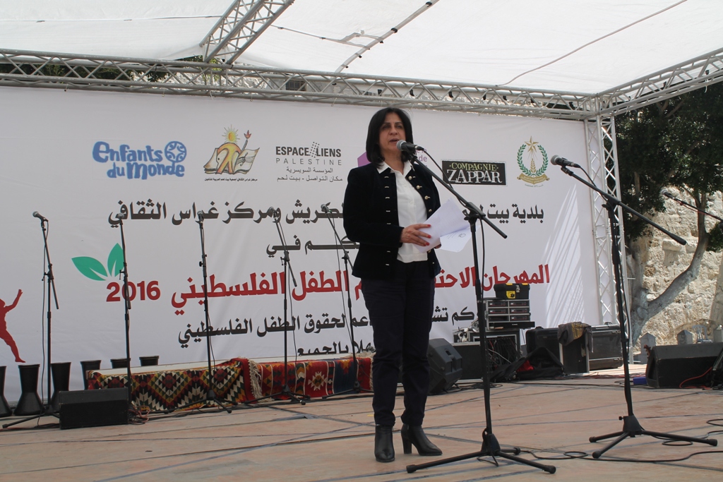 رئيسة بلدية بيت لحم تؤكد في المهرجان الإحتفالي ليوم الطفل الفلسطيني على حق الطفل بالعيش بكرامة 